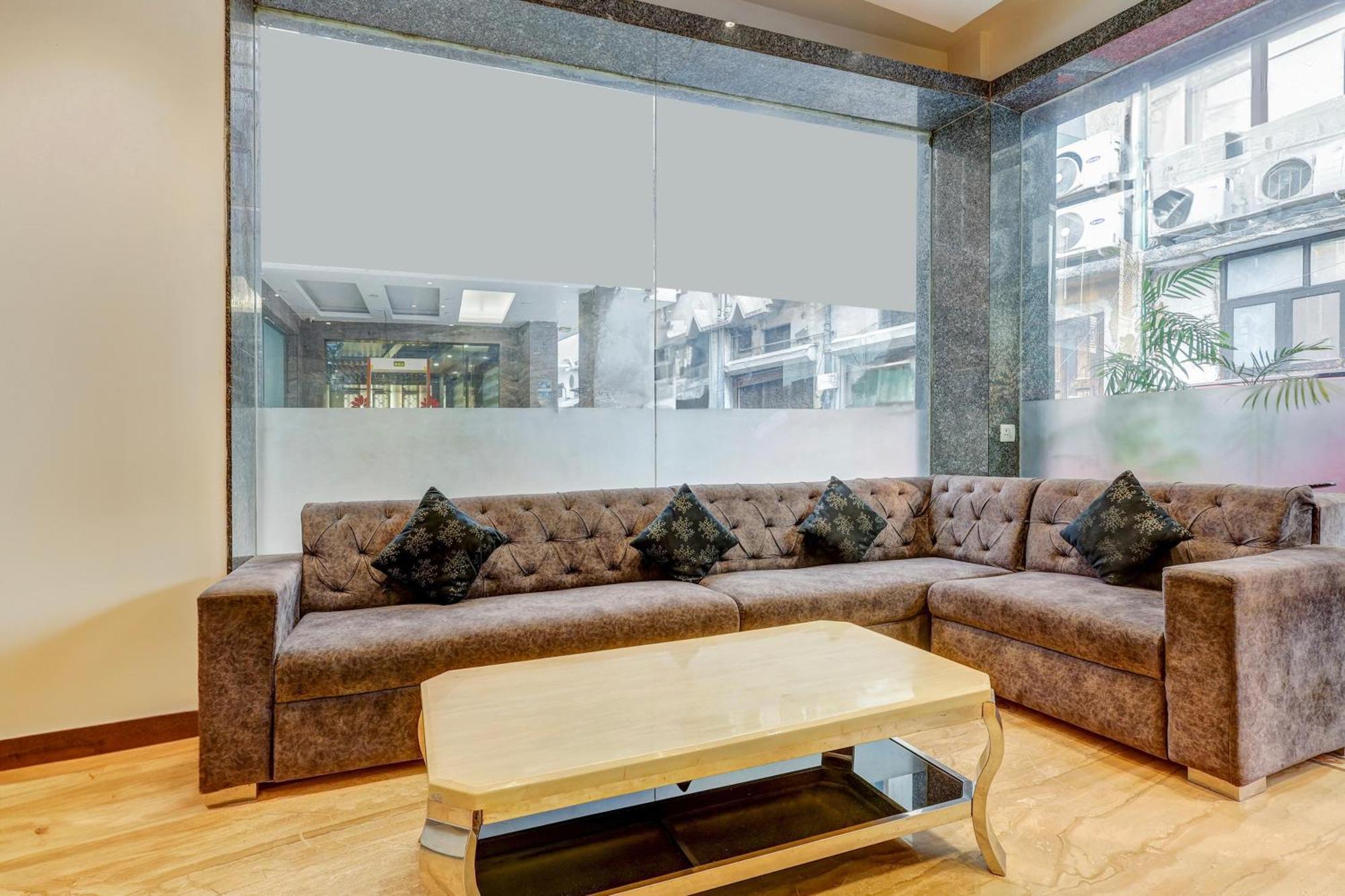 Super Townhouse Arakashan Road Paharganj Formerly Mohan International New Delhi Exterior foto