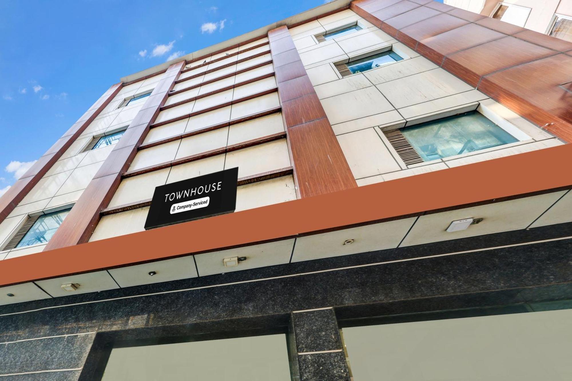 Super Townhouse Arakashan Road Paharganj Formerly Mohan International New Delhi Exterior foto