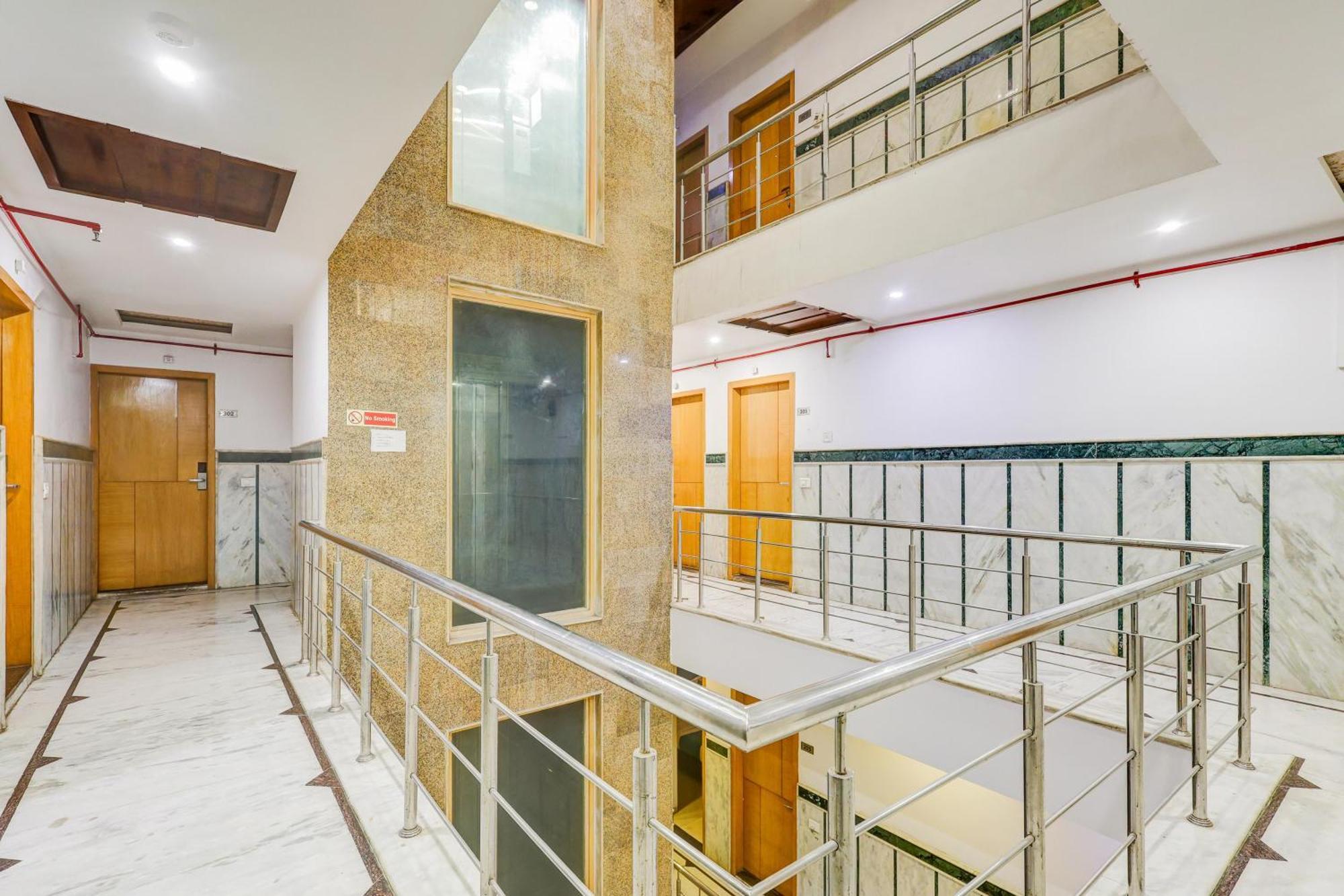 Super Townhouse Arakashan Road Paharganj Formerly Mohan International New Delhi Exterior foto