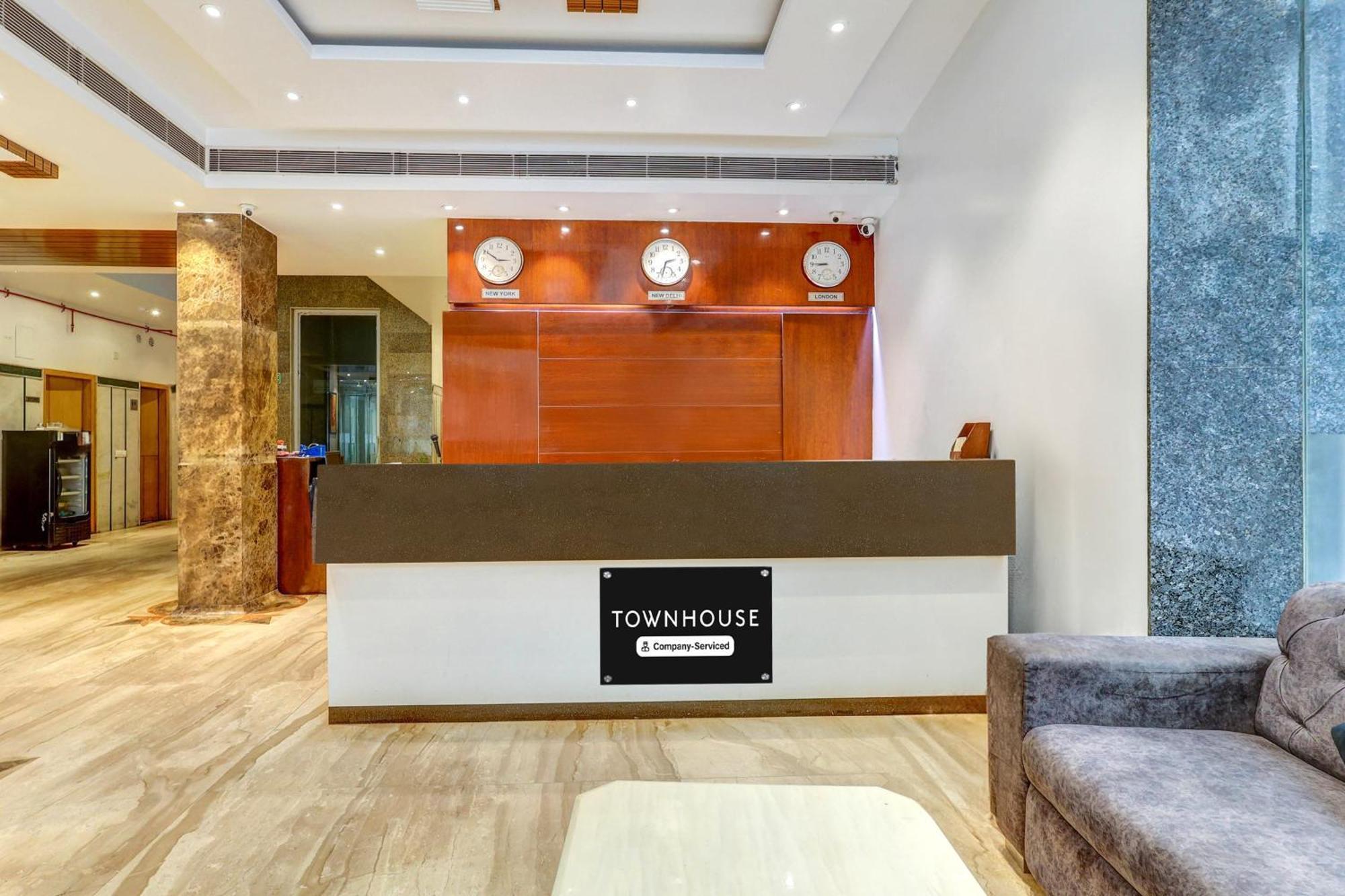 Super Townhouse Arakashan Road Paharganj Formerly Mohan International New Delhi Exterior foto