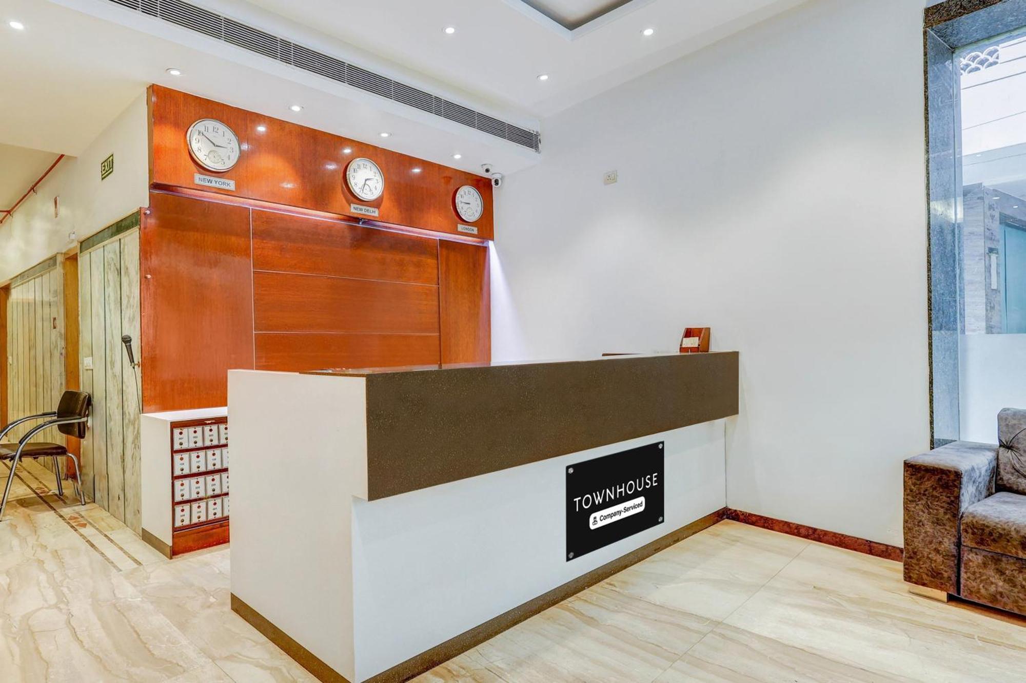 Super Townhouse Arakashan Road Paharganj Formerly Mohan International New Delhi Exterior foto