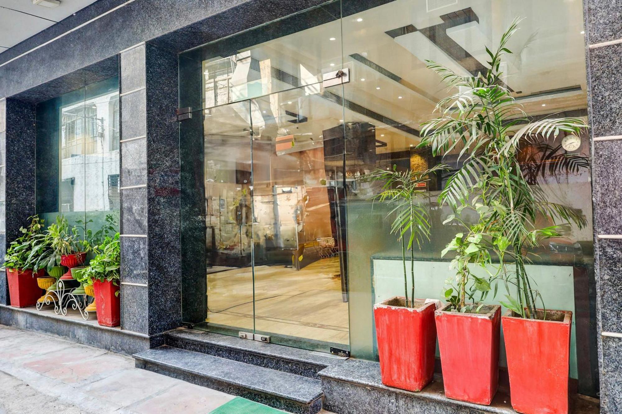 Super Townhouse Arakashan Road Paharganj Formerly Mohan International New Delhi Exterior foto