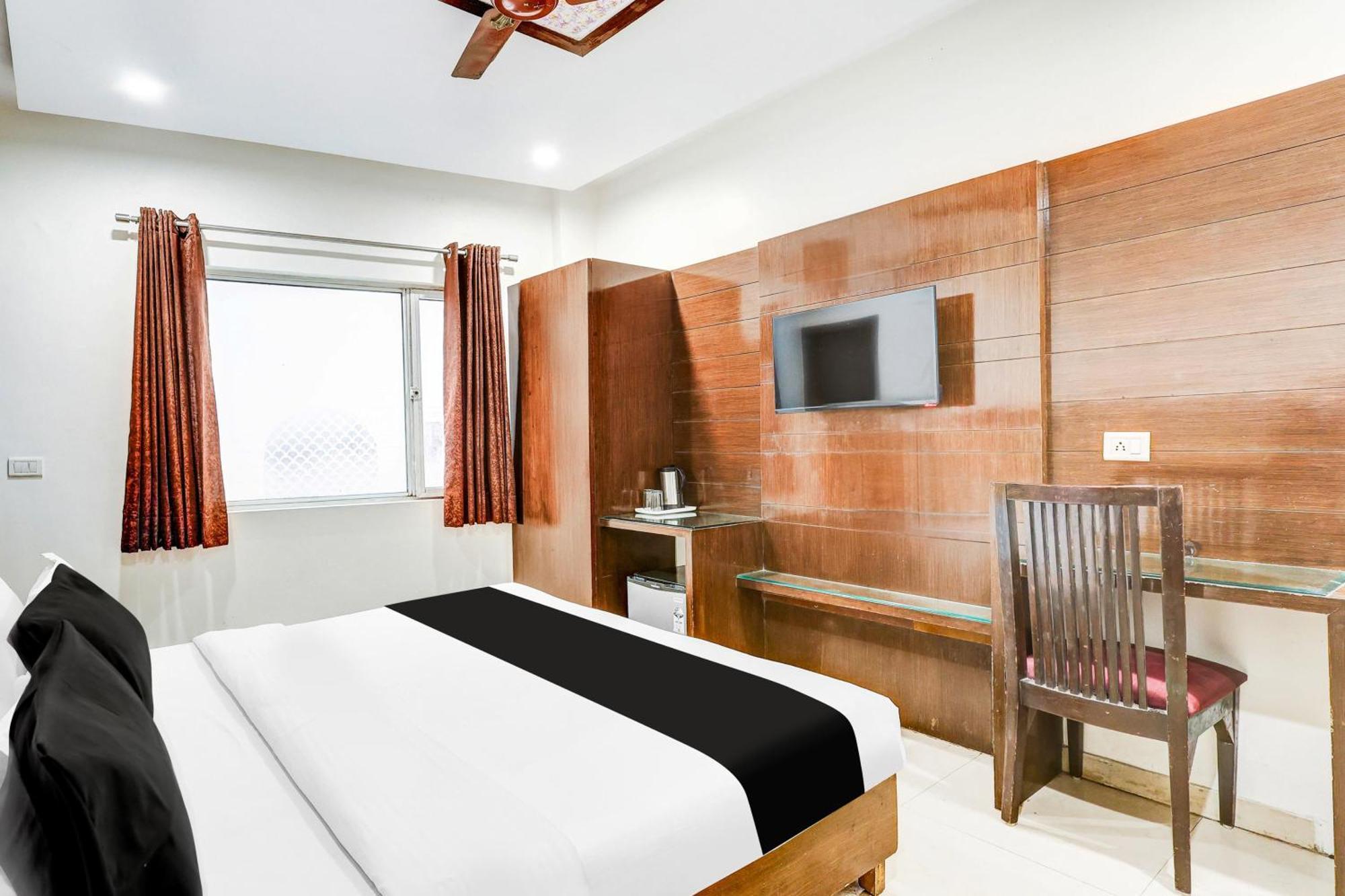 Super Townhouse Arakashan Road Paharganj Formerly Mohan International New Delhi Exterior foto