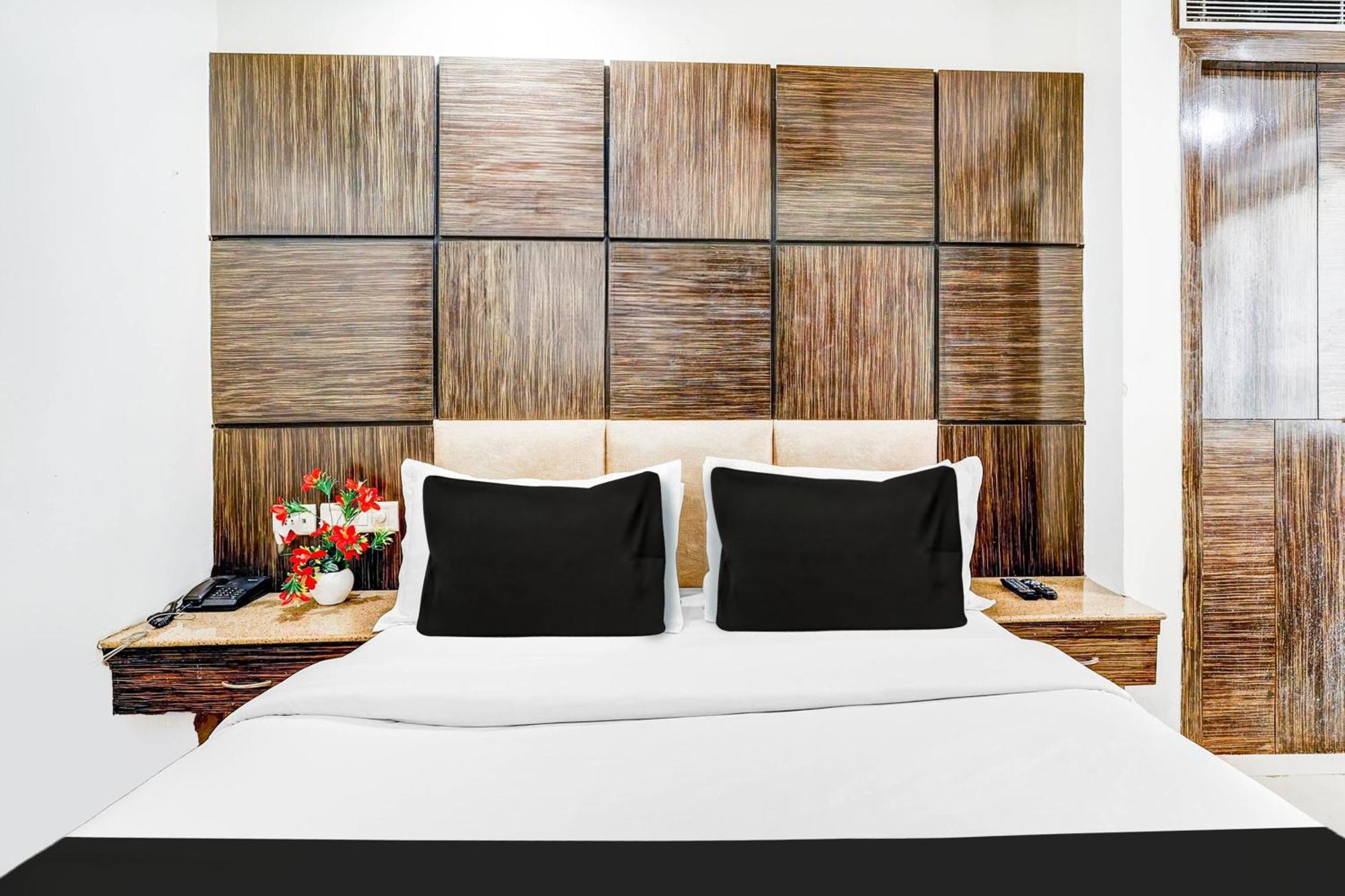 Super Townhouse Arakashan Road Paharganj Formerly Mohan International New Delhi Exterior foto