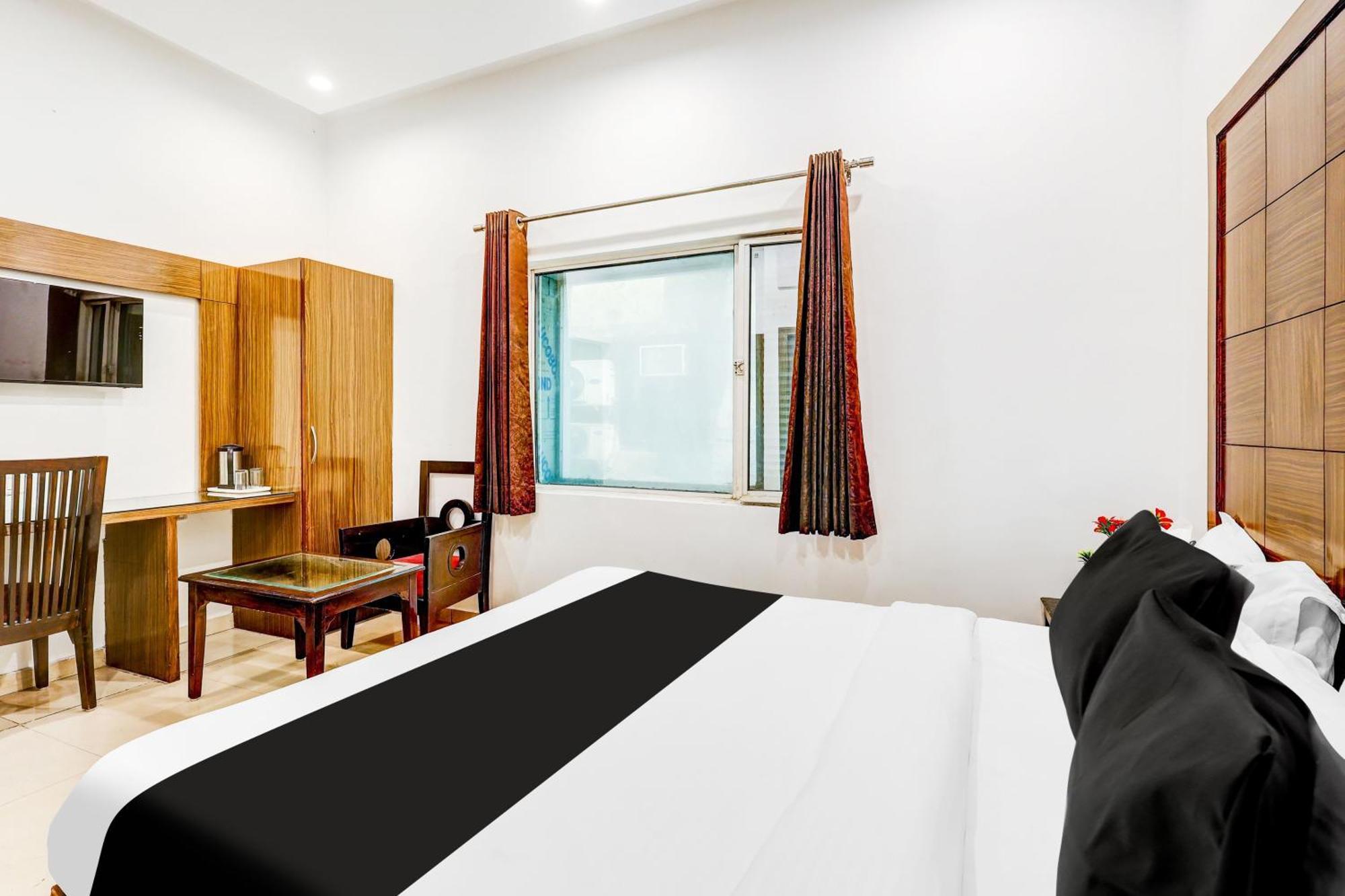 Super Townhouse Arakashan Road Paharganj Formerly Mohan International New Delhi Exterior foto