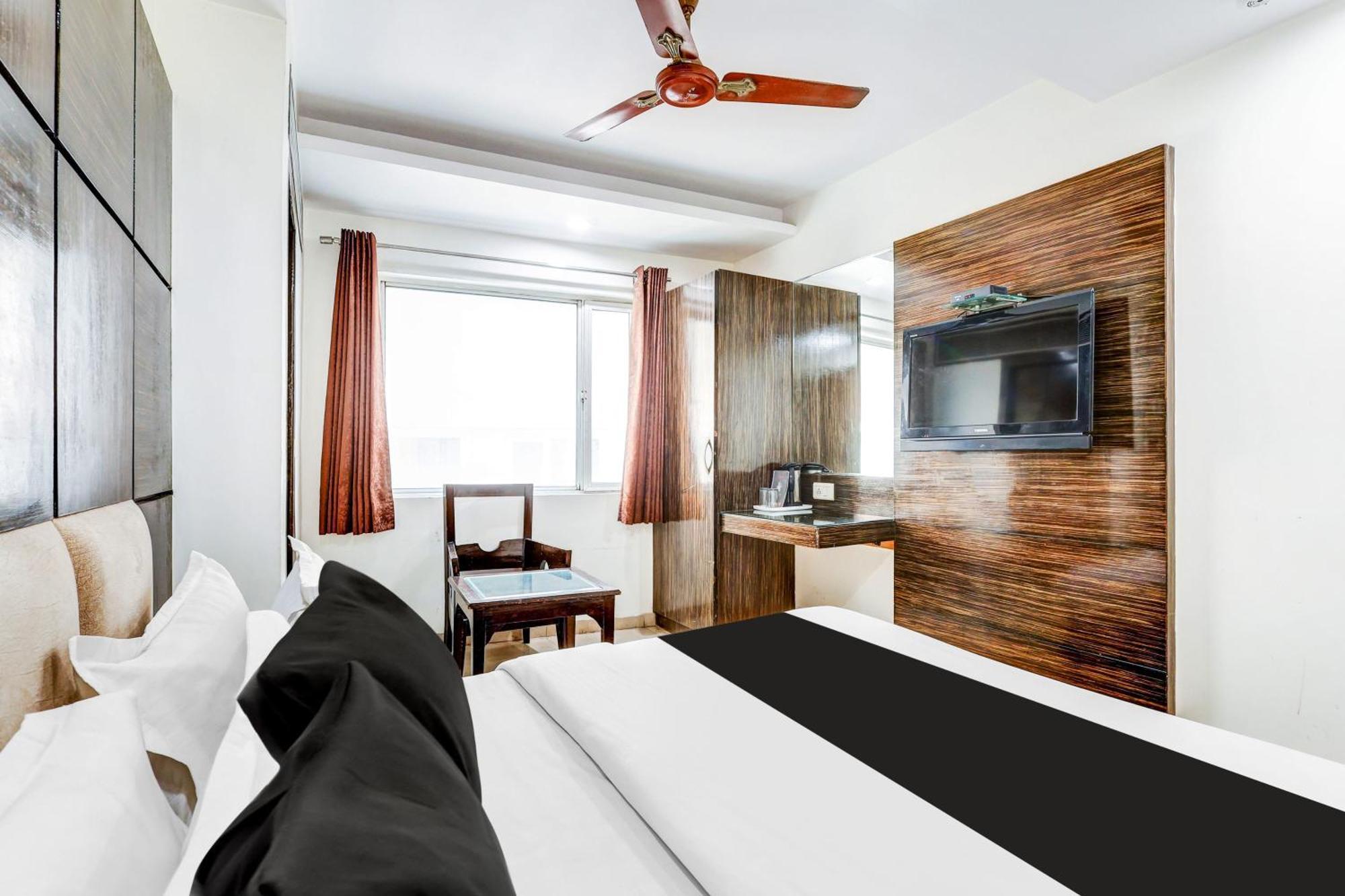Super Townhouse Arakashan Road Paharganj Formerly Mohan International New Delhi Exterior foto
