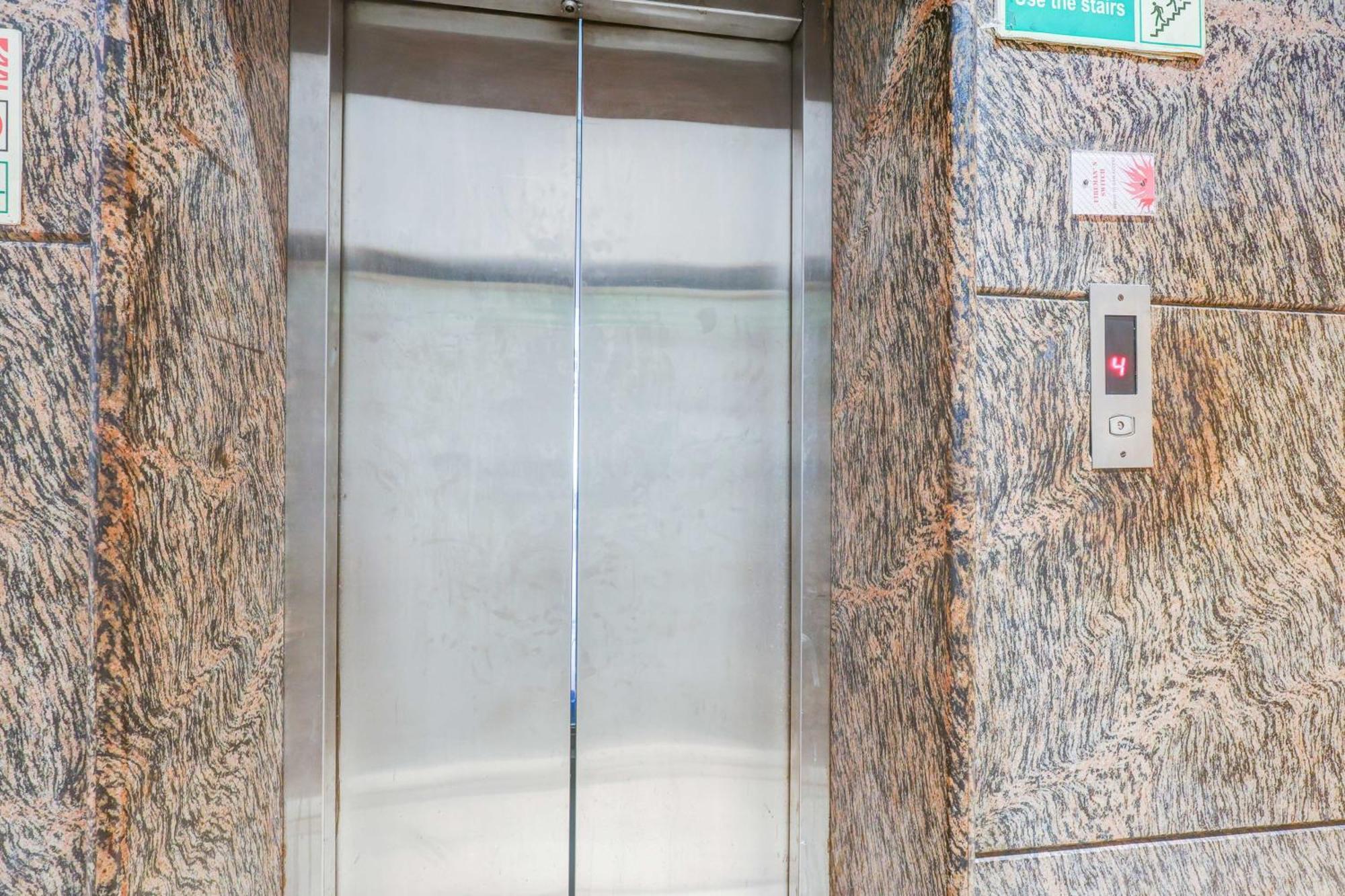 Super Townhouse Arakashan Road Paharganj Formerly Mohan International New Delhi Exterior foto