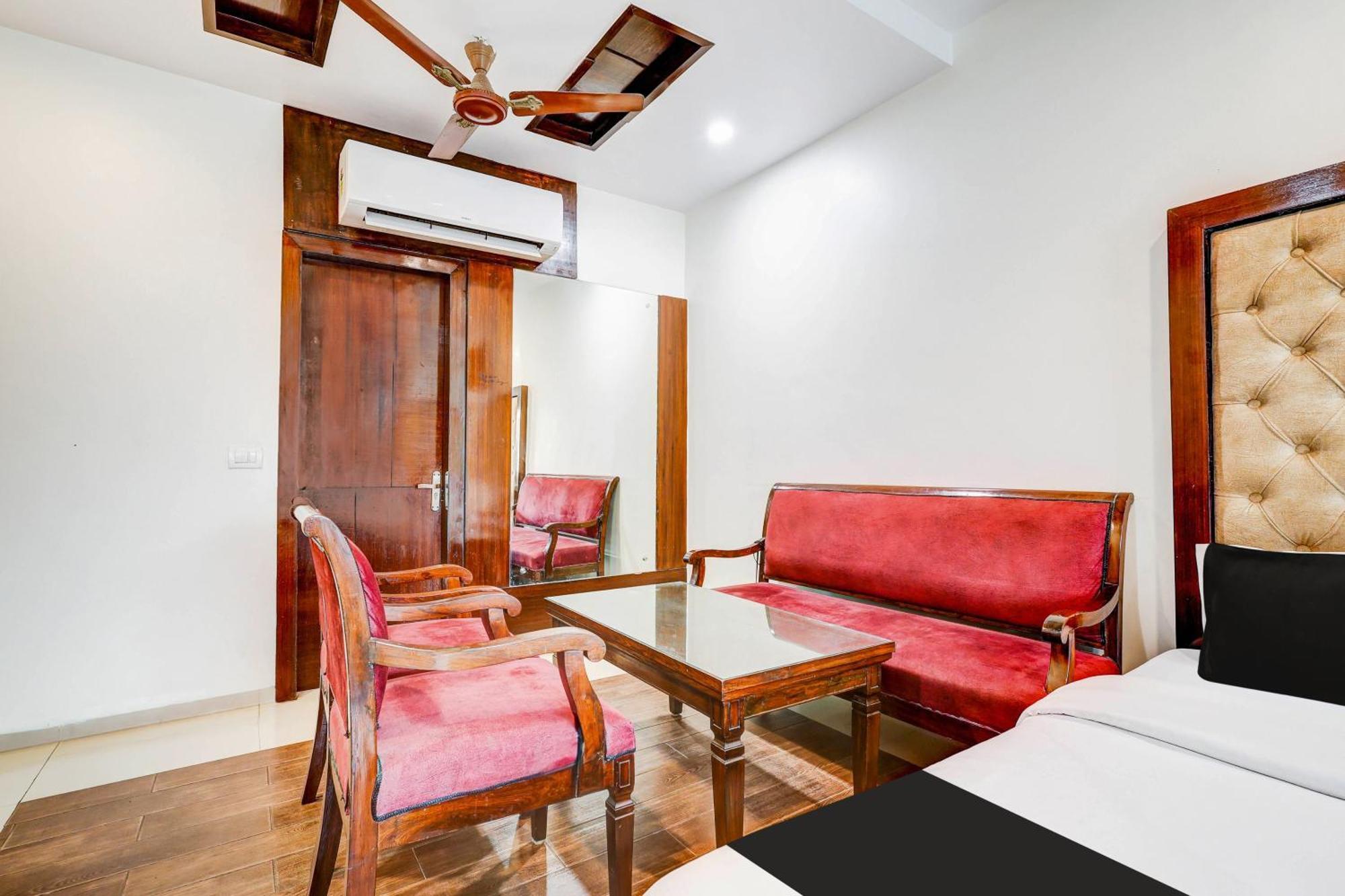 Super Townhouse Arakashan Road Paharganj Formerly Mohan International New Delhi Exterior foto