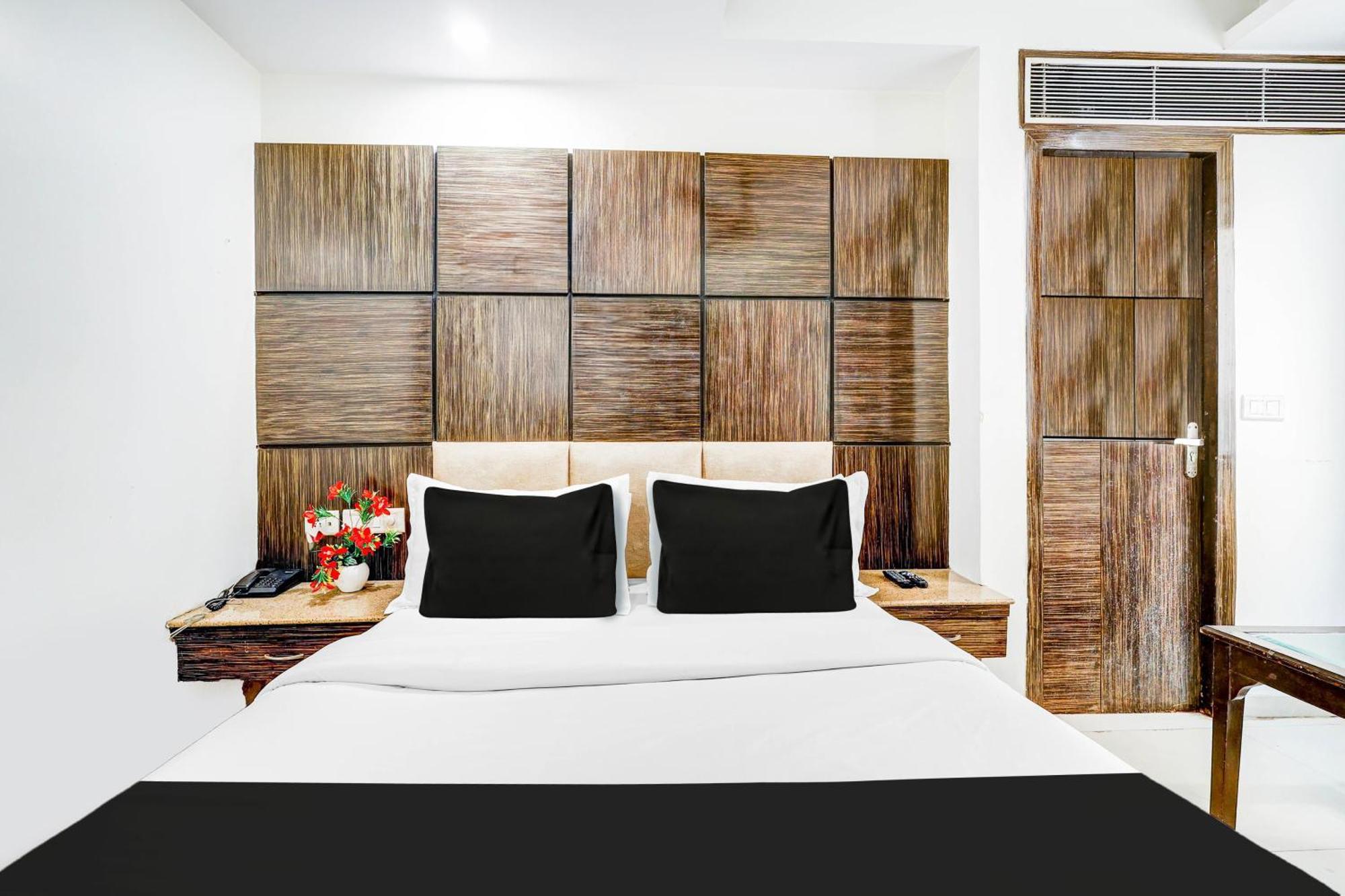 Super Townhouse Arakashan Road Paharganj Formerly Mohan International New Delhi Exterior foto